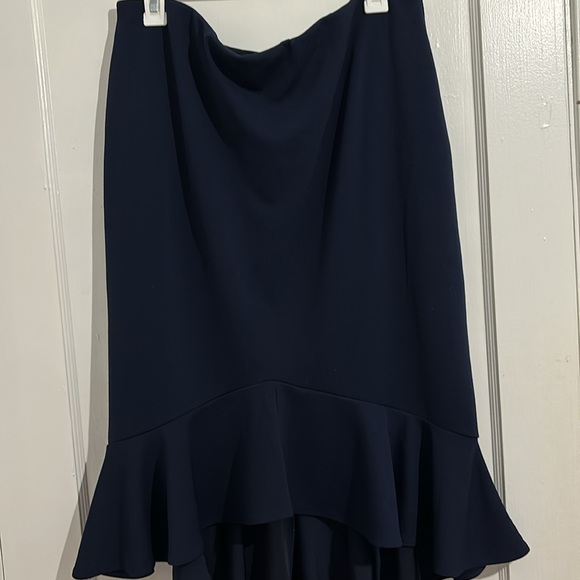 Navy blue, New York and Company extra large, mermaid hem skirt - Picture 3 of 7